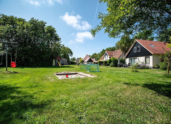 View Koetshuis 3, vacation home in De Koog, Texel, with spacious garden.