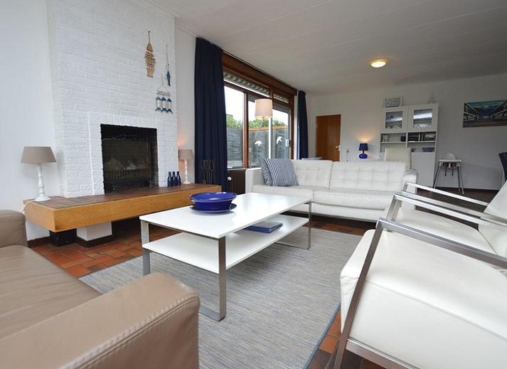 Orchismient 18 large vacation home in De Koog, Texel with green front garden on the Wadden Islands.