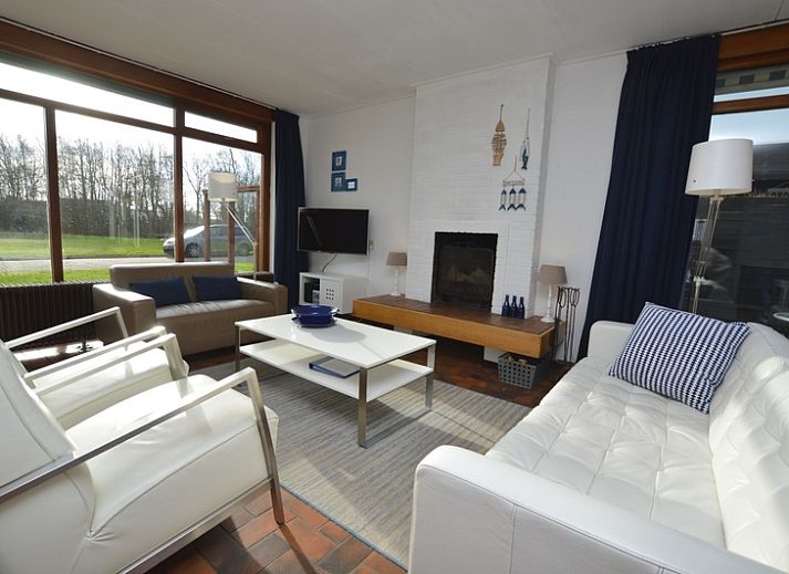 Orchismient 18 large vacation home in De Koog, Texel with green front garden on the Wadden Islands.