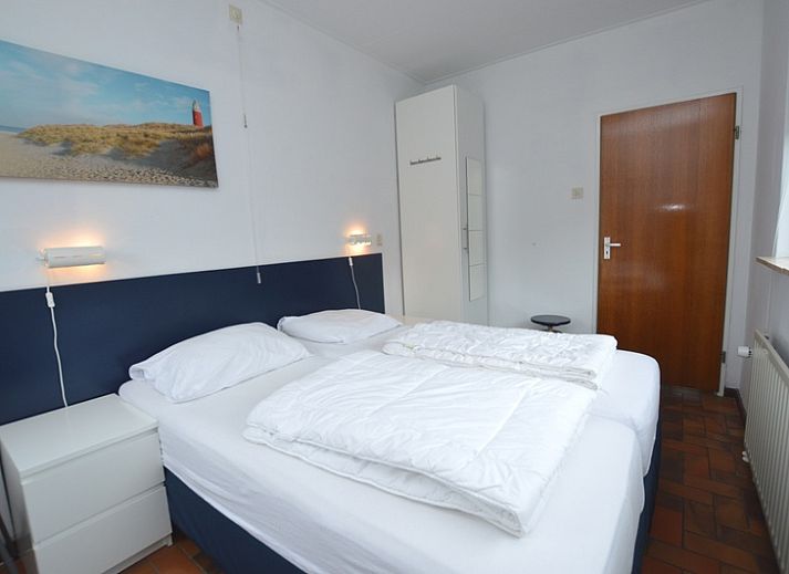 Cozy living room in Orchismient 18 large, De Koog, Texel with modern furnishings and fireplace.