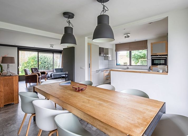 Ruime keuken in Orchismient 20 vakantiehuis De Koog Texel met moderne apparatuur.