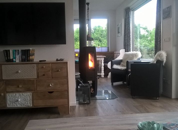 Terrace of Park Verste Coogh vacation home in De Koog, Texel with modern garden table.