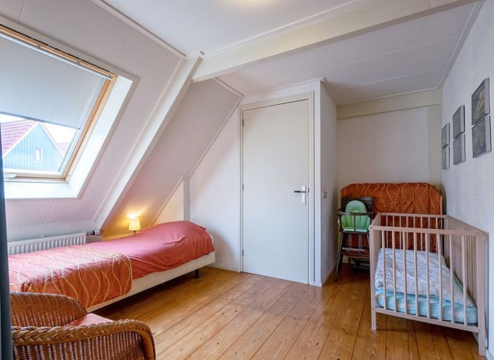 Gemuetliches Wohnzimmer mit offener Kueche im Appartement Moleneind, De Waal, Texel.