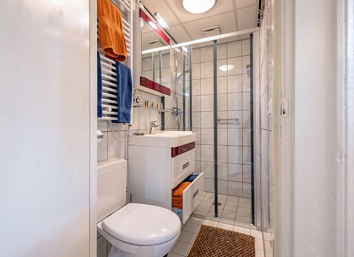 Gemuetliches Wohnzimmer mit offener Kueche im Appartement Moleneind, De Waal, Texel.