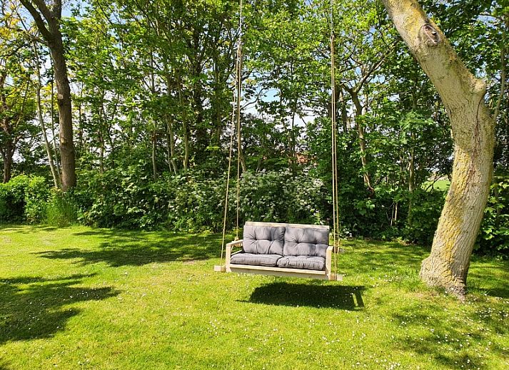 Variant vakantiehuis in De Waal, Texel met ruime tuin en terras voor ontspanning.