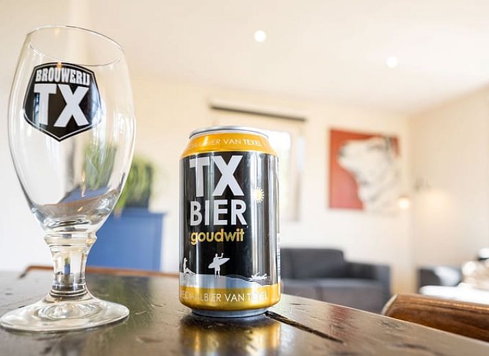 Charming vacation home Cottage in De Waal, Texel with traditional architecture and rural setting.