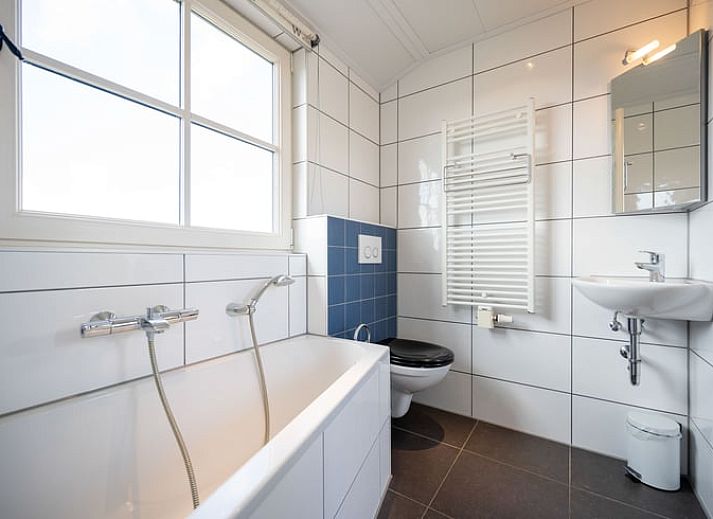 Modern bathroom with bathtub in vacation home Huisje in De Waal, Texel on the Wadden Islands.