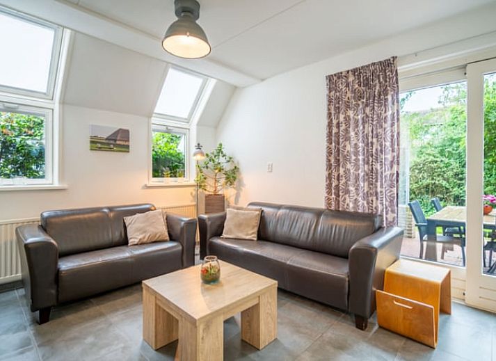 Huisje in De Waal, Texel met speeltuin en groene omgeving, ideale vakantieaccommodatie op de Waddeneilanden.