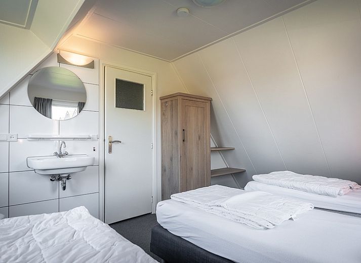 Cozy living space in Holiday Home De Heggemus, Den Burg, Texel with modern kitchen.