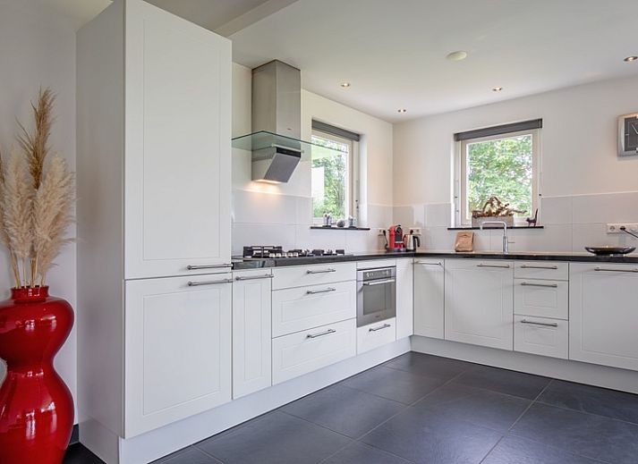 Uit Zicht vakantiehuis in Den Burg, Texel met ruime buitenruimte en terras.