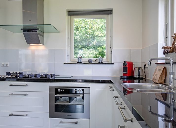 Uit Zicht vakantiehuis in Den Burg, Texel met ruime buitenruimte en terras.