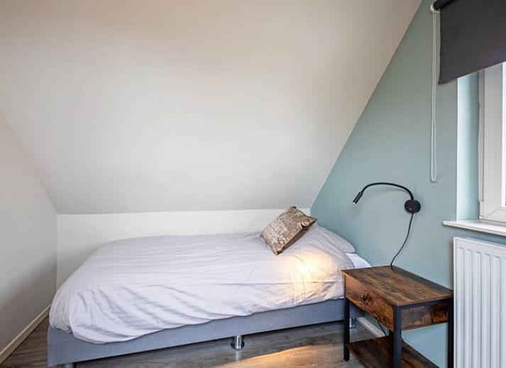 Gezellige woonkamer in Vakantiehuisje in Den Burg, Texel met moderne inrichting en comfortabele zithoek in de Waddeneilanden.