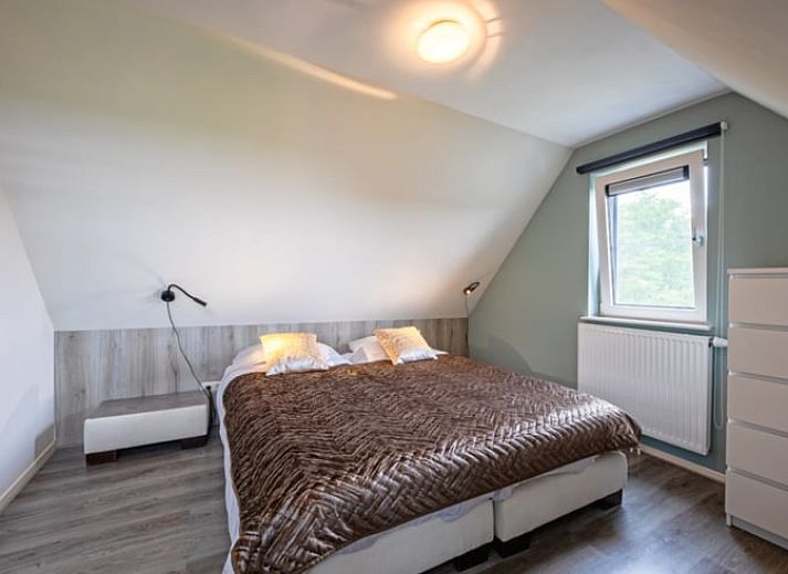 Gezellige woonkamer in Vakantiehuisje in Den Burg, Texel met moderne inrichting en comfortabele zithoek in de Waddeneilanden.