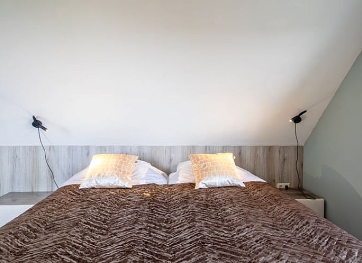 Gezellige woonkamer in Vakantiehuisje in Den Burg, Texel met moderne inrichting en comfortabele zithoek in de Waddeneilanden.