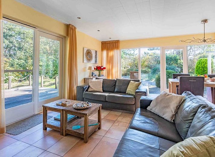 Charmant vakantiehuis Huisje in Den Burg op Texel met rieten dak en groene tuin.