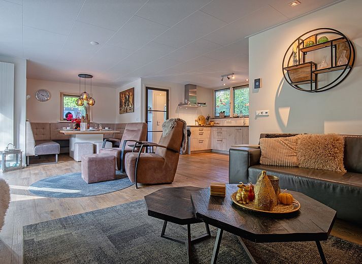 Sonnige Terrasse in 48 - Witte Parel in Den Burg, Texel. Perfekt fuer ein Essen im Freien auf den Watteninseln.