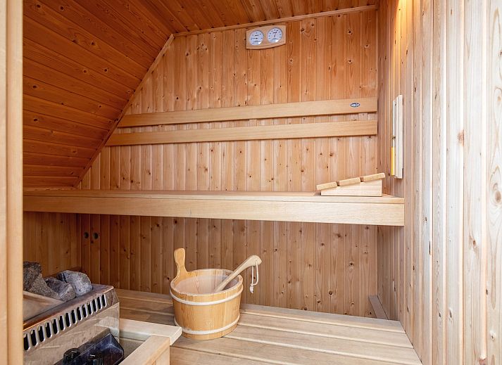 Moderne Kueche in 48 - Witte Parel, Ferienhaus Den Burg, Texel. Vollstaendig ausgestattet fuer einen unbeschwerten Aufenthalt.