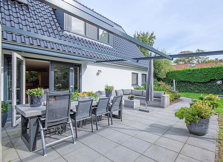 Moderne Kueche in 48 - Witte Parel, Ferienhaus Den Burg, Texel. Vollstaendig ausgestattet fuer einen unbeschwerten Aufenthalt.