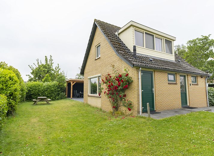 De Wending Ferienhaus in Den Burg, Texel mit sonnigem Garten und Terrasse.