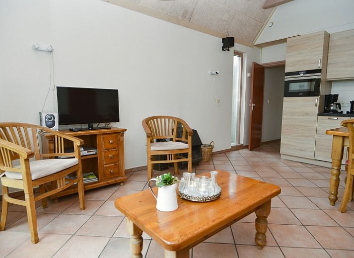 7500 - Hillen vakantiehuis met terras in Den Burg, Texel, omgeven door groene natuur.