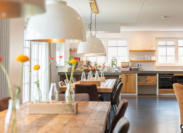 Reflection of Group Residence Nieuw Leven Texel in a pond in Den Burg, surrounded by nature on the Wadden Islands.