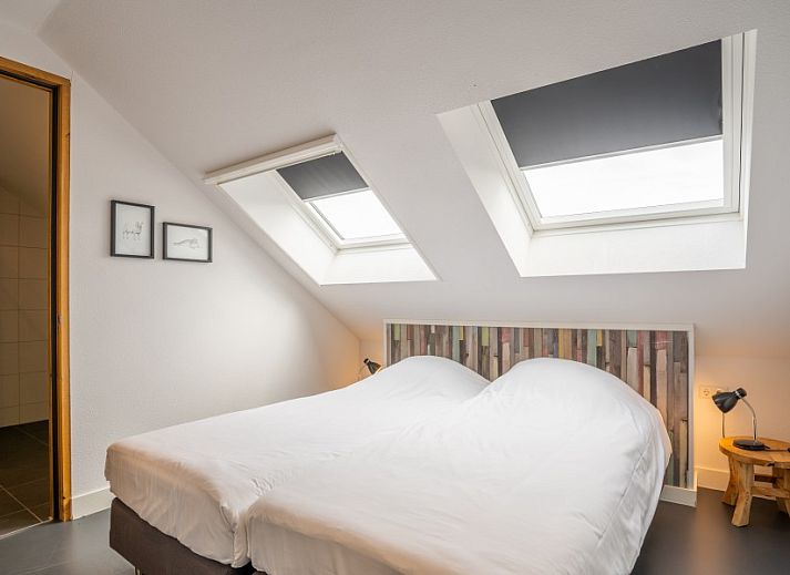 Spacious living room in Group Residence Nieuw Leven Texel, Den Burg, with modern furnishings and lots of natural light.