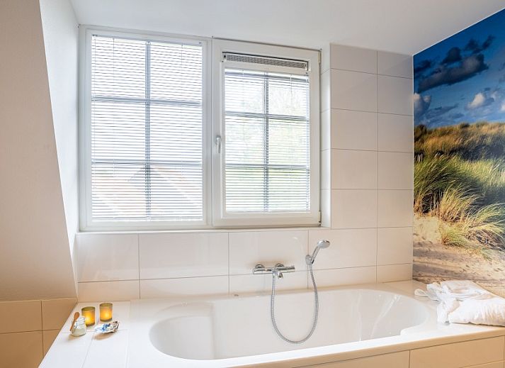 Cozy kitchen in Group Residence Nieuw Leven Texel, Den Burg, overlooking the nature of the Wadden Islands.
