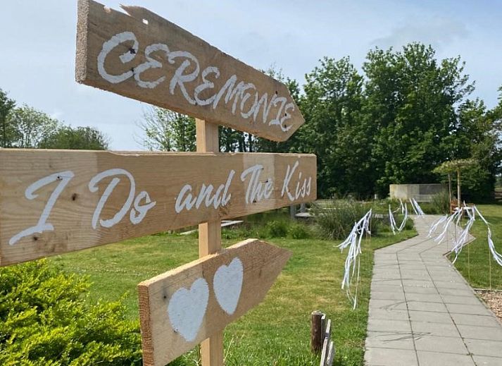 Breakfast table at Group Residence Nieuw Leven Texel, Den Burg, featuring fresh produce and a modern dining area.