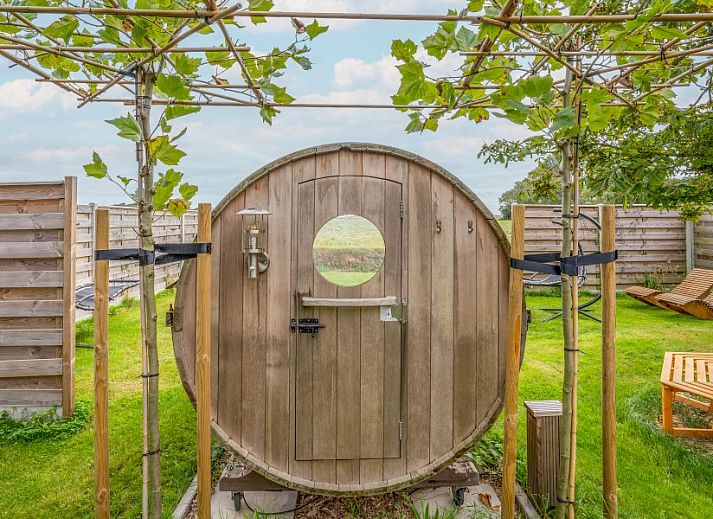Breakfast table at Group Residence Nieuw Leven Texel, Den Burg, featuring fresh produce and a modern dining area.