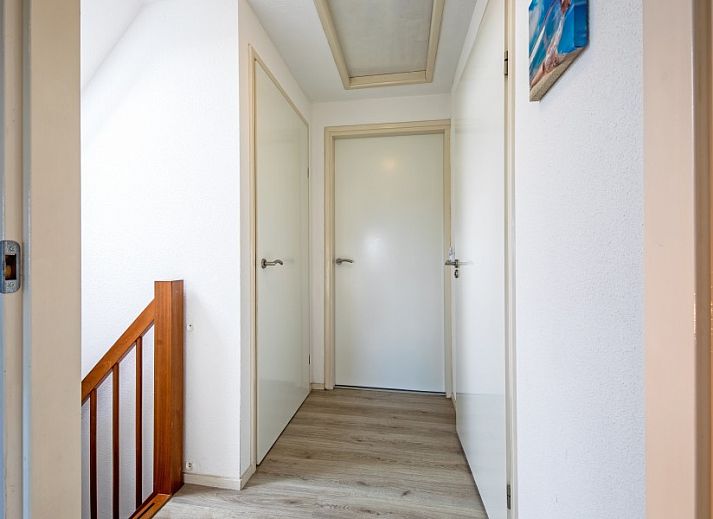 Veranda of Wulpenweid 12 A Lammetje, vacation home in De Dennen, Texel overlooking nature.