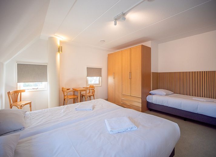 Zonnige entree van Korenmolen vakantiehuis in Den Burg, Texel op de Waddeneilanden.