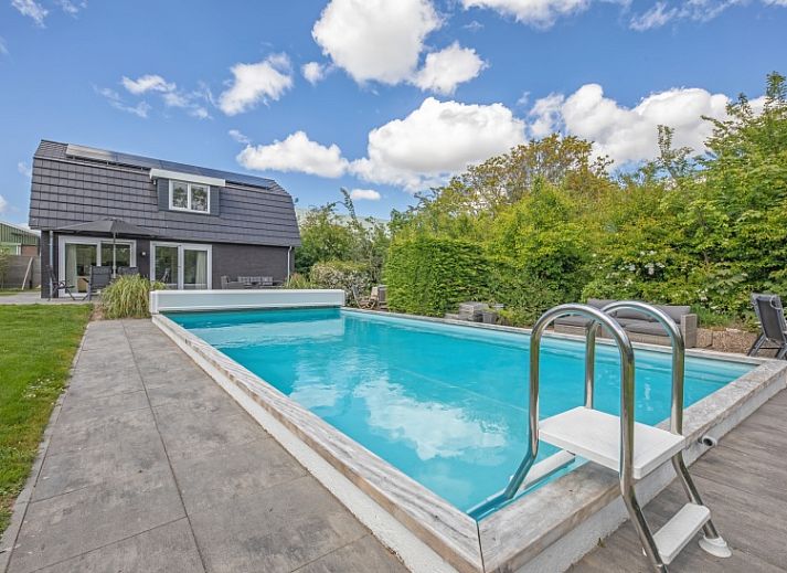 Villa 3C in Den Burg Texel met zwembad en terras, ideaal vakantiehuis op de Waddeneilanden.