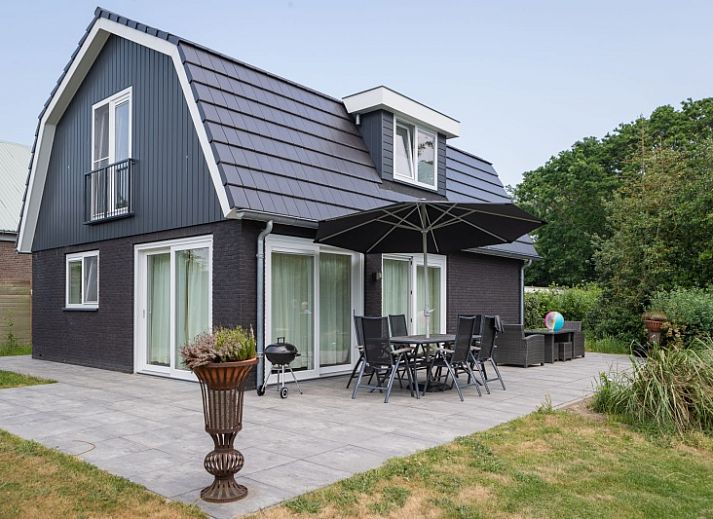 Villa 3C in Den Burg Texel met zwembad en terras, ideaal vakantiehuis op de Waddeneilanden.