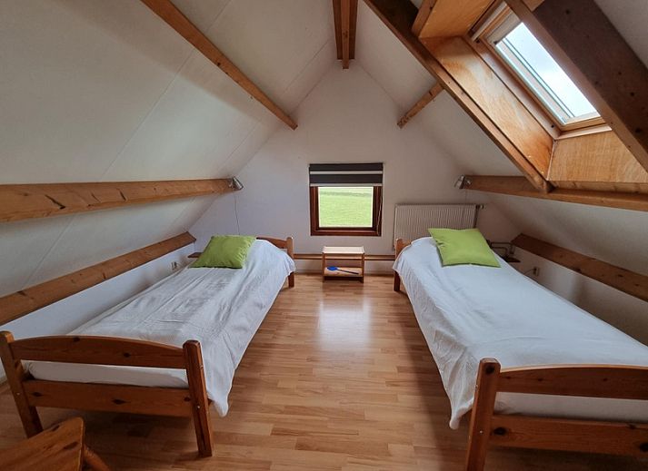 Gezellige keuken in Vakantiehuis Duinzicht, Den Burg, Texel, met landelijke uitstraling en uitzicht op de natuur.