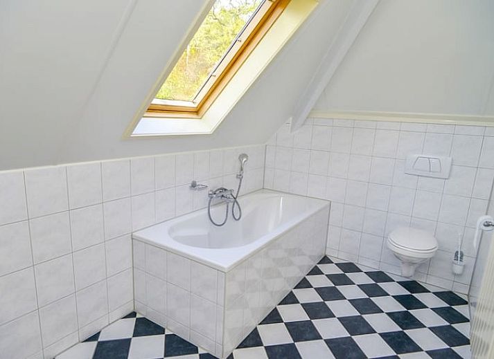 Vakantiehuis in Den Burg entree met groene omgeving op Texel