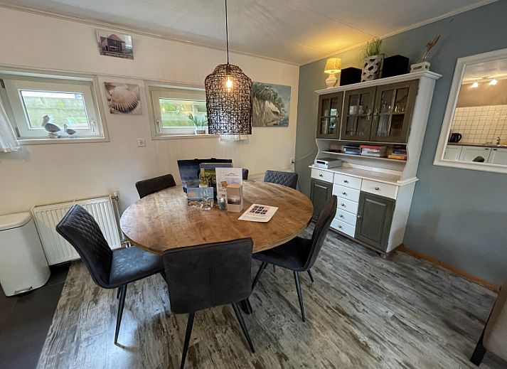 De Boet Ferienhaus in Den Hoorn, Texel mit charmanter Fassade und Terrasse auf den Watteninseln.