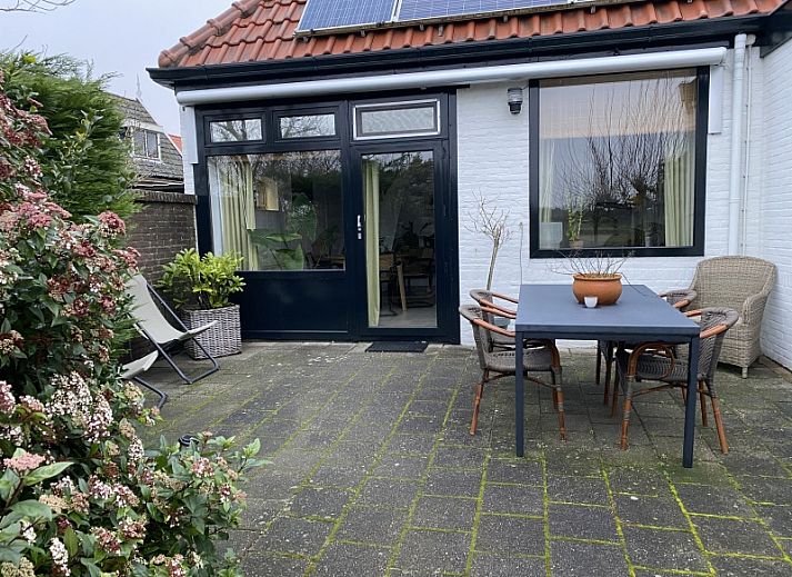 Klif 1 Wohnung 1, Terrasse mit Blick auf gruene Felder in Den Hoorn Texel, Ferienunterkunft.