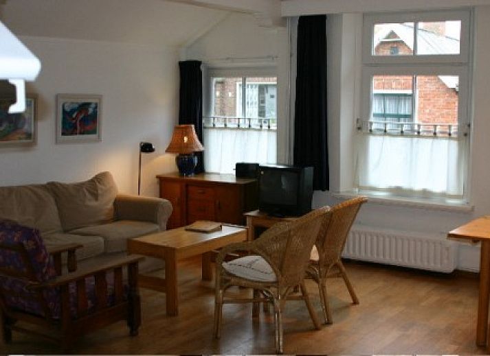 Charmantes Ferienhaus De Ark in Den Hoorn, Texel mit gemuetlicher Veranda und Blumengarten.