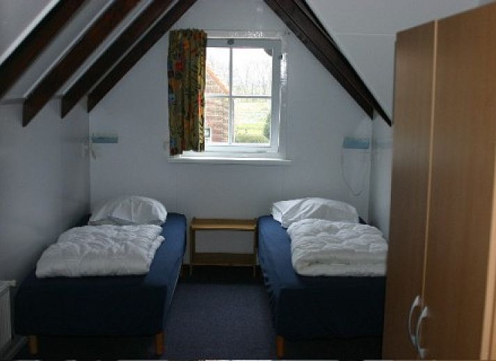 Charmantes Ferienhaus De Ark in Den Hoorn, Texel mit gemuetlicher Veranda und Blumengarten.