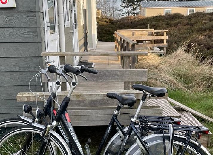 Cozy sitting area in Starling88 chalet, Den Hoorn, Texel overlooking the natural surroundings.