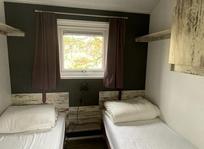 Cozy sitting area in Starling88 chalet, Den Hoorn, Texel overlooking the natural surroundings.