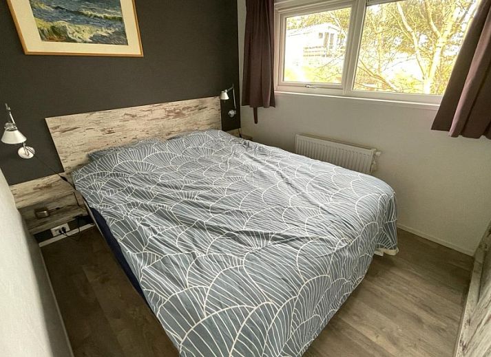 Cozy sitting area in Starling88 chalet, Den Hoorn, Texel overlooking the natural surroundings.