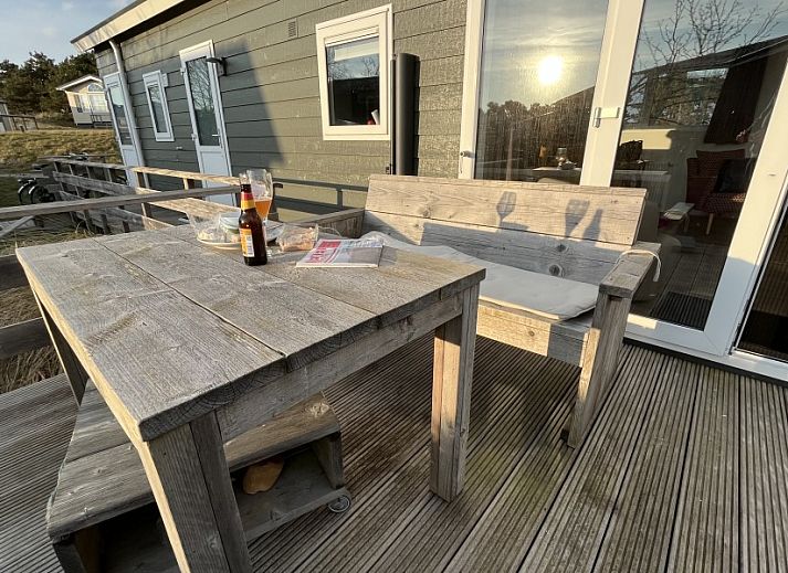 Cozy sitting area in Starling88 chalet, Den Hoorn, Texel overlooking the natural surroundings.