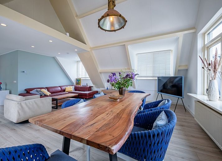 Vorderansicht des Hotel Loodsmans Welvaren - Appartement in Den Hoorn, Texel mit traditioneller Architektur.