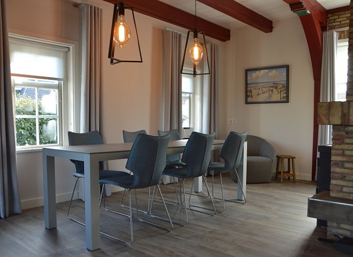 't Wambuis vakantiehuis in Den Hoorn Texel met charmante gevel en landelijke omgeving.