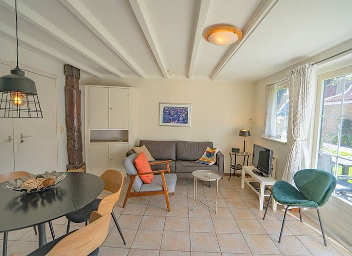 Eendenkooi vakantiehuis in Den Hoorn Texel met traditionele gevel en zonnig terras.