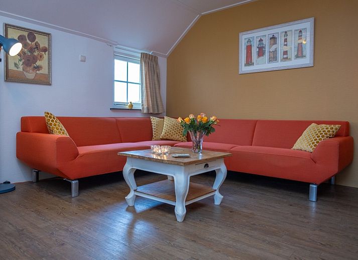 Charmantes Apartment Yellow in Den Hoorn, Texel, in einem traditionellen Bauernhaus mit Reetdach, umgeben von schoener Natur.