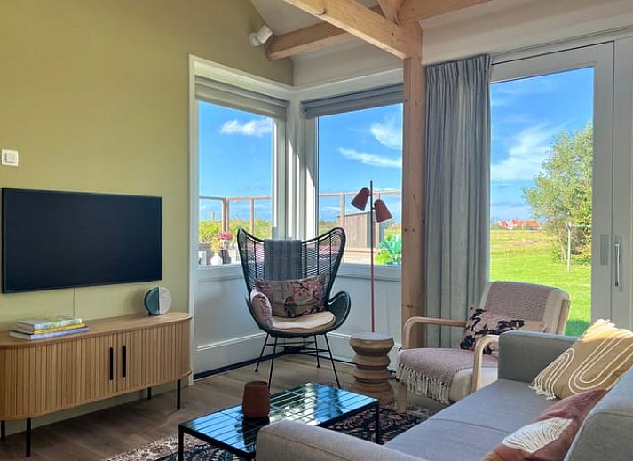 Grosser Rasen im Ferienhaus in Den Hoorn, Texel, ideal fuer Aktivitaeten im Freien.