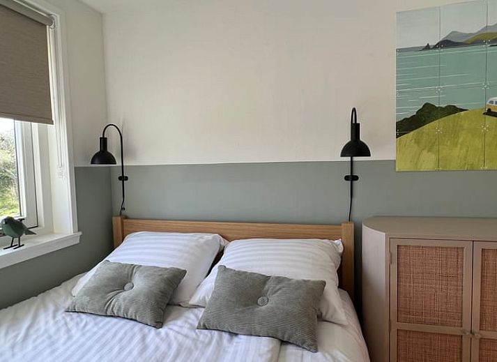 Gemuetliches Wohnzimmer des Ferienhauses in Den Hoorn, Texel, mit viel natuerlichem Licht.