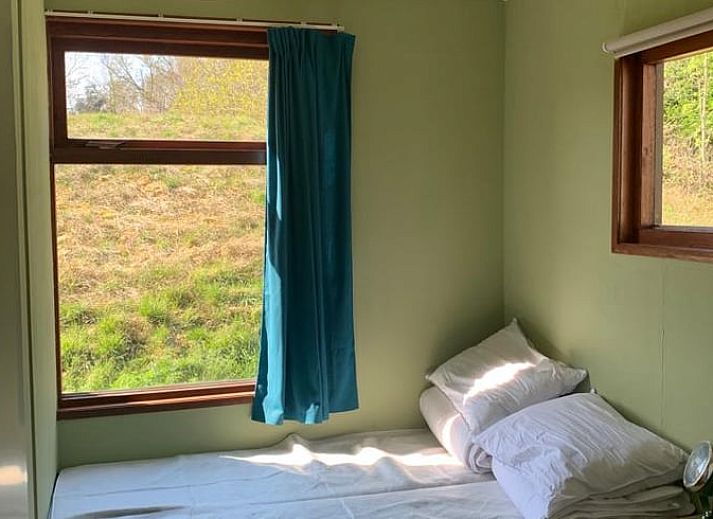 Quiet access road to Cottage in Den Hoorn, vacation home on Texel, surrounded by nature.